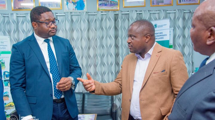 Le Ministre d’Etat Muhindo Nzangi disposé à se rendre sur le terrain pour la remise des ouvrages du projet PRISE II (Coordonnateur Déo Nsunzu) Le Ministre d’Etat Muhindo Nzangi disposé à se rendre sur le terrain pour la remise des ouvrages du projet PRISE II (Coordonnateur Déo Nsunzu)