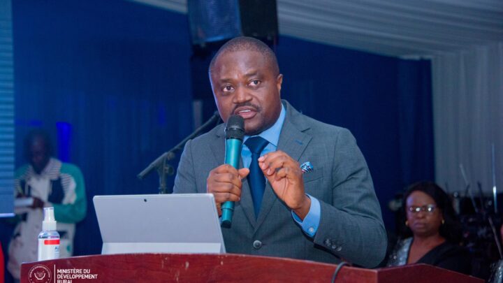 Excellence Muhindo Nzangi : « Il est possible de désenclaver 94 de 145 territoires du pays grâce  aux voies navigables de desserte agricole »